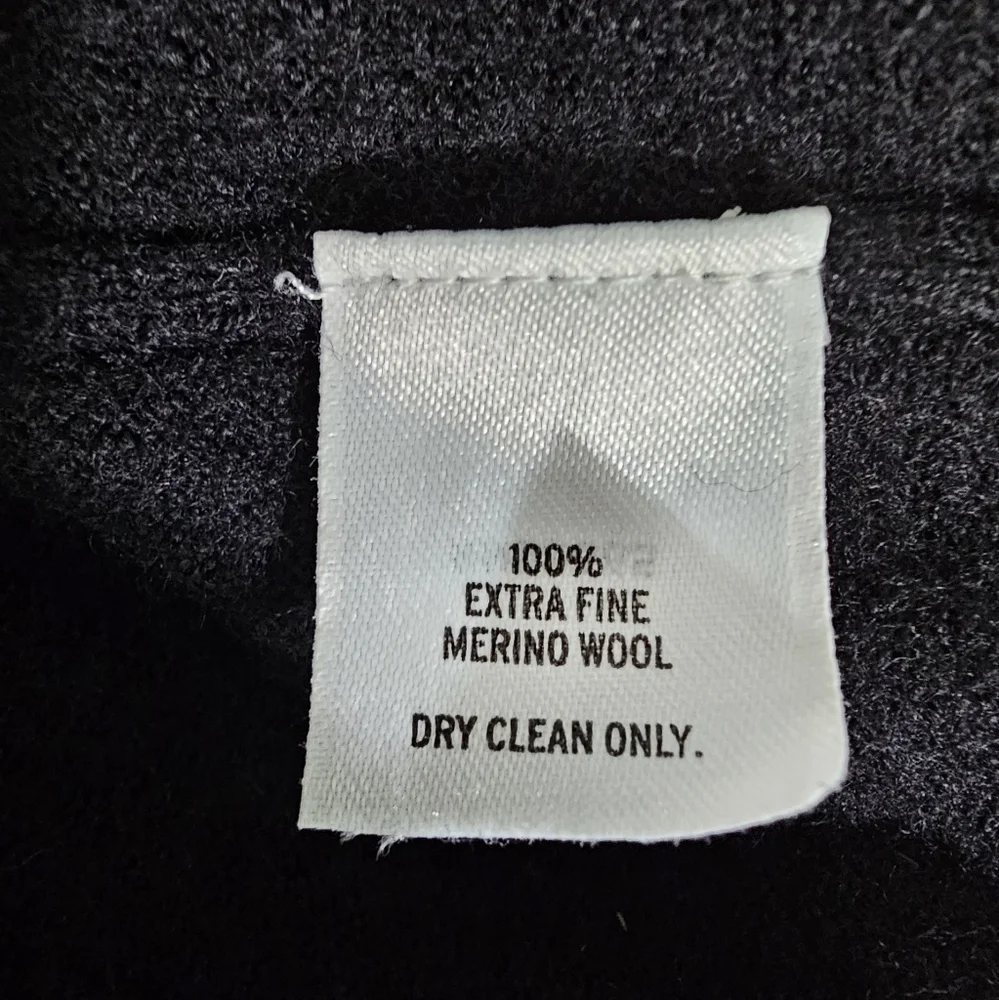 Nordstrom 100% extra fine merino wool large v neck vest